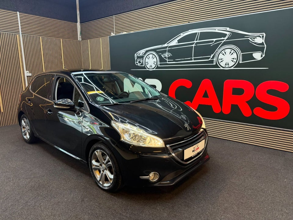Peugeot 208 1,2 VTi Allure Sky 5d