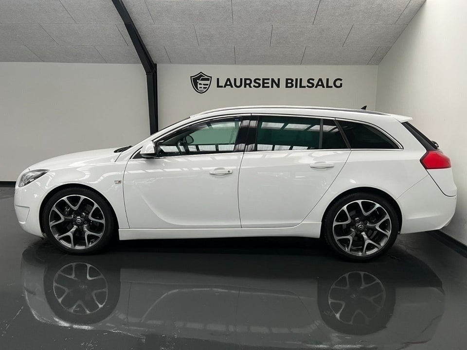 Opel Insignia 2,8 OPC Sports Tourer 4x4 5d