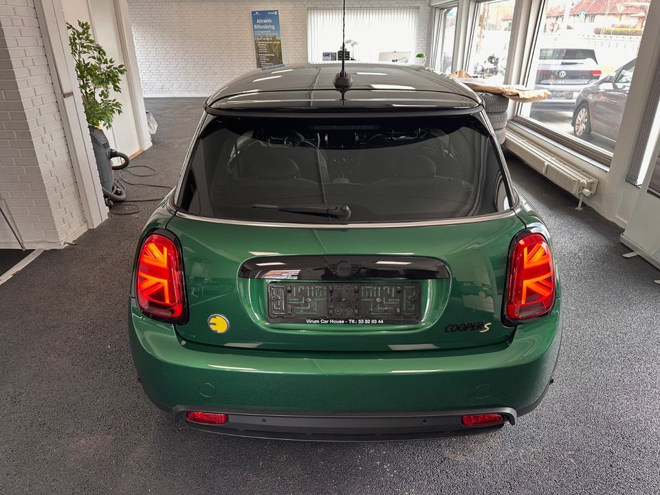 MINI Cooper SE Essential 3d