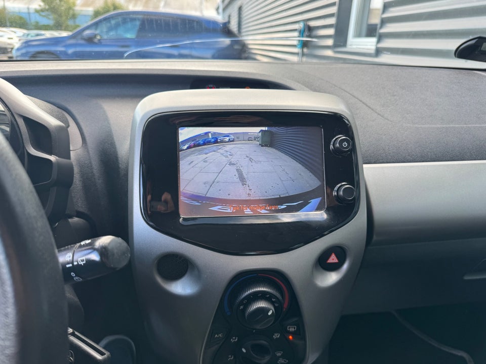Toyota Aygo 1,0 VVT-i x-play x-touch 5d