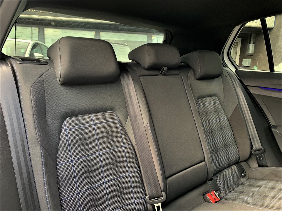 VW Golf VIII 1,4 GTE DSG 5d