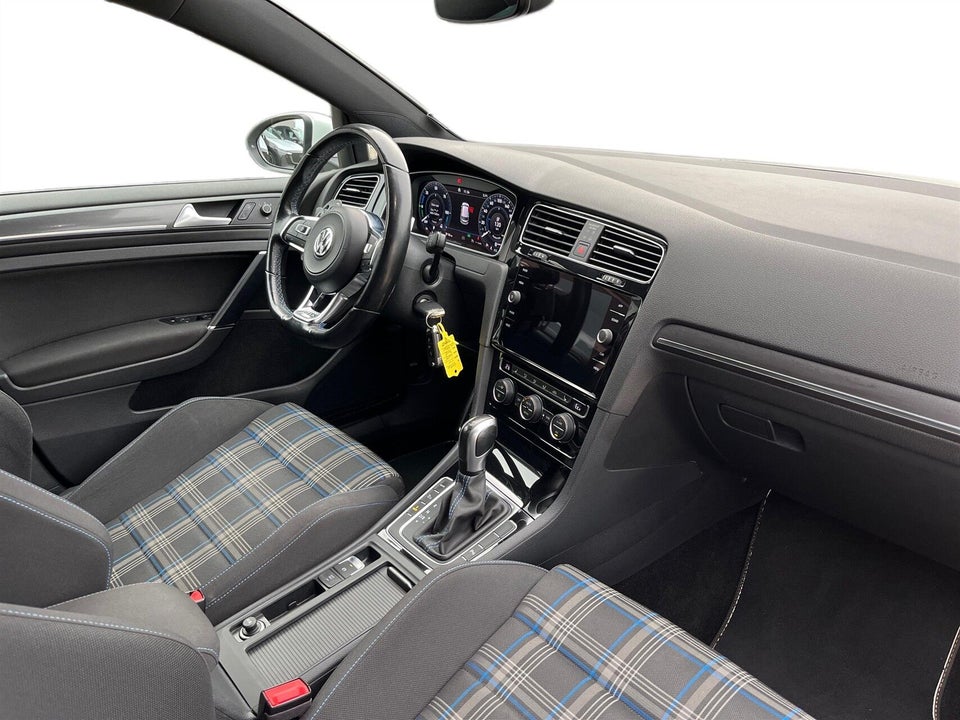 VW Golf VIII 1,4 GTE DSG 5d