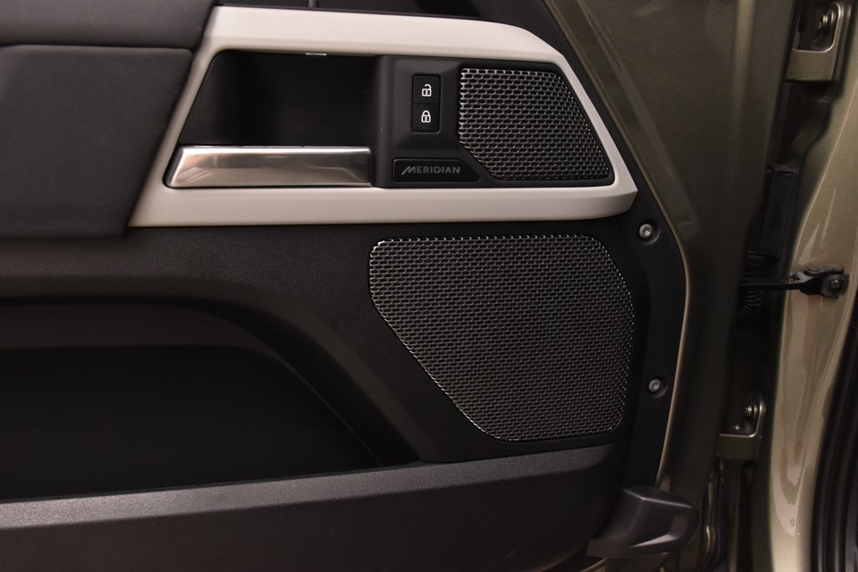 Land Rover Defender 110 3,0 D250 Hard Top SE aut. Van 5d