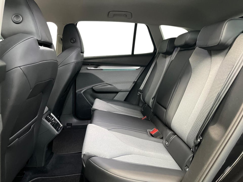 Skoda Enyaq 60 iV Loft 5d