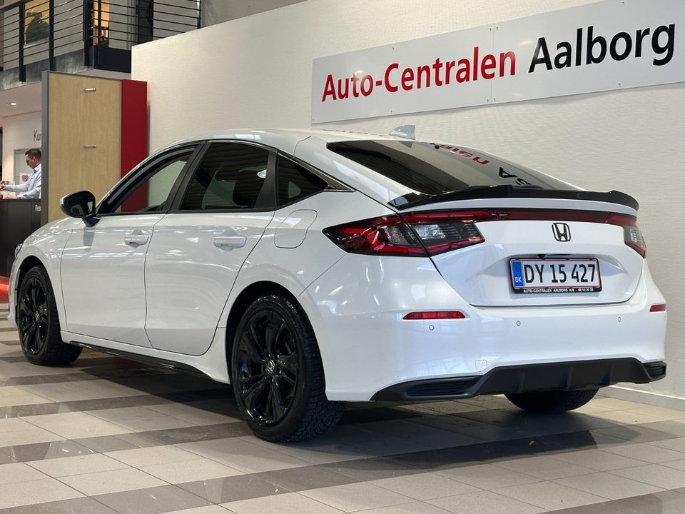 Honda Civic 2,0 e:HEV Elegance eCVT 5d