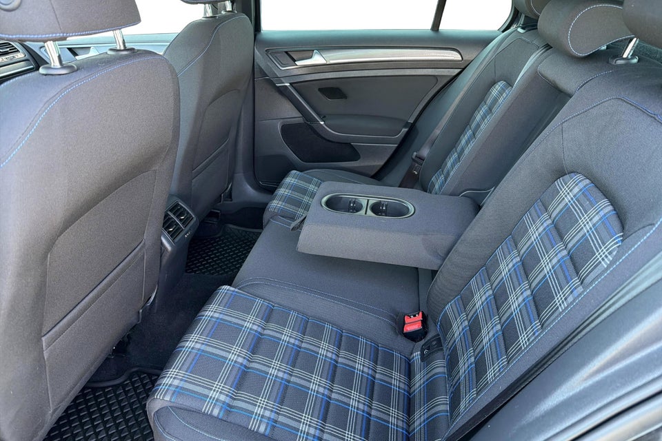 VW Golf VII 1,4 GTE DSG 5d