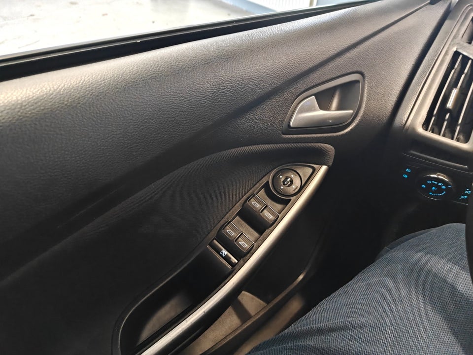 Ford Focus 1,0 SCTi 100 Titanium stc. 5d