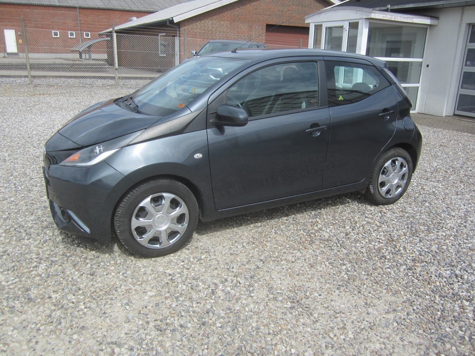 Toyota Aygo 1,0 VVT-i x-play 5d