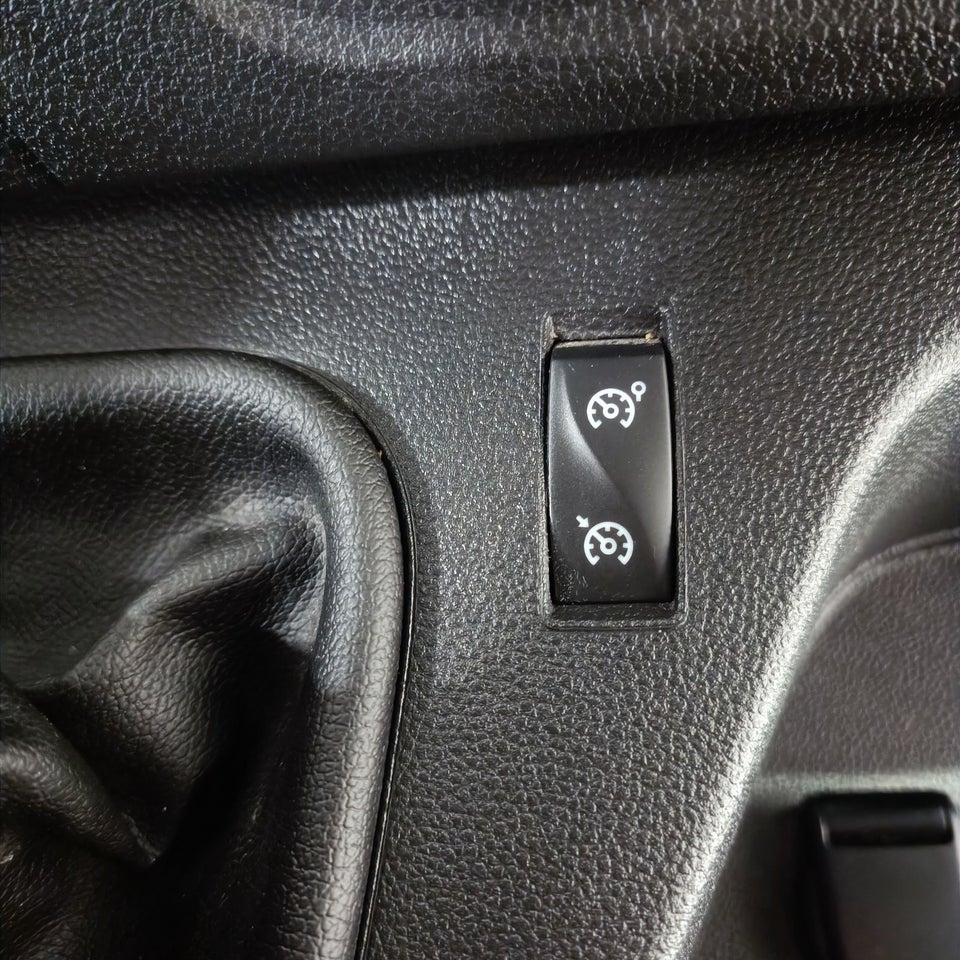 Renault Master IV T33 2,3 dCi 150 L2H2 Kassevogn