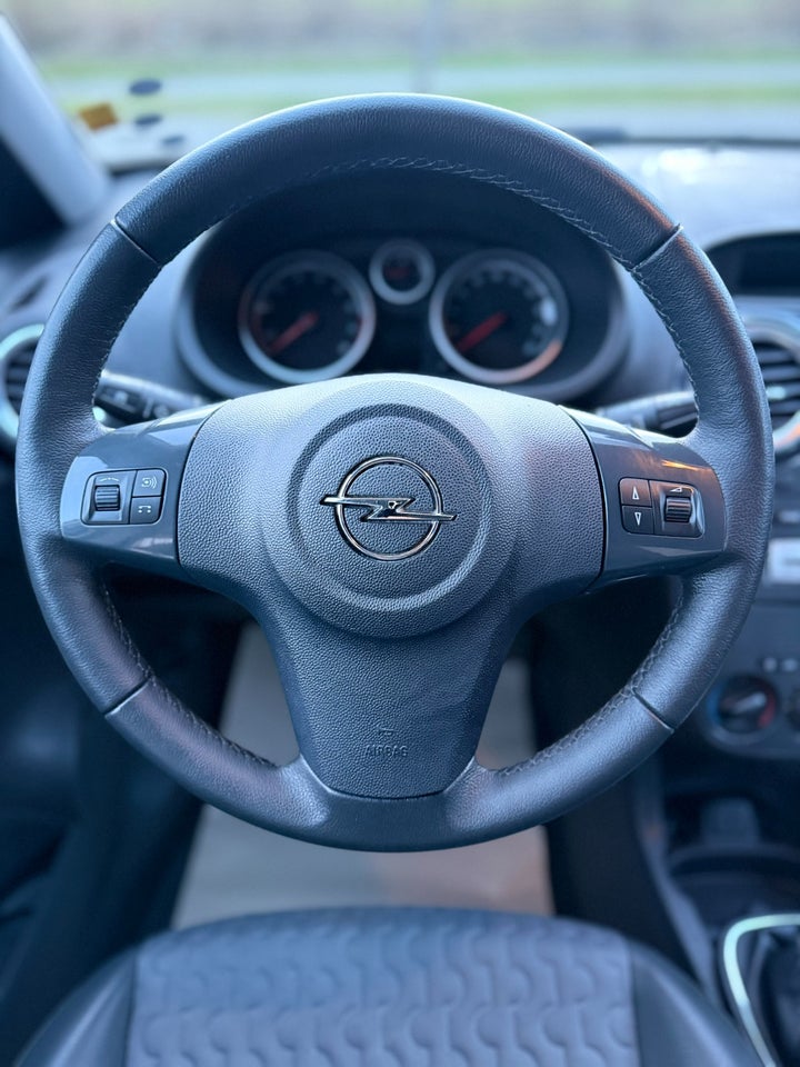 Opel Corsa 1,2 16V Cosmo 5d