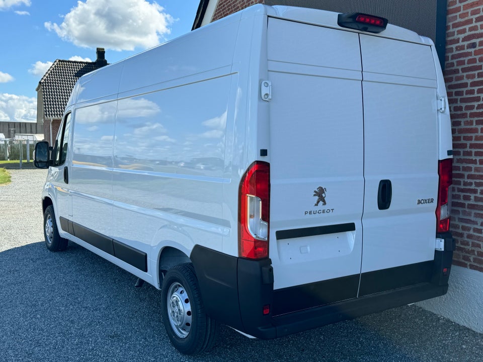 Peugeot Boxer 335 2,2 BlueHDi 140 L3H2 Premium