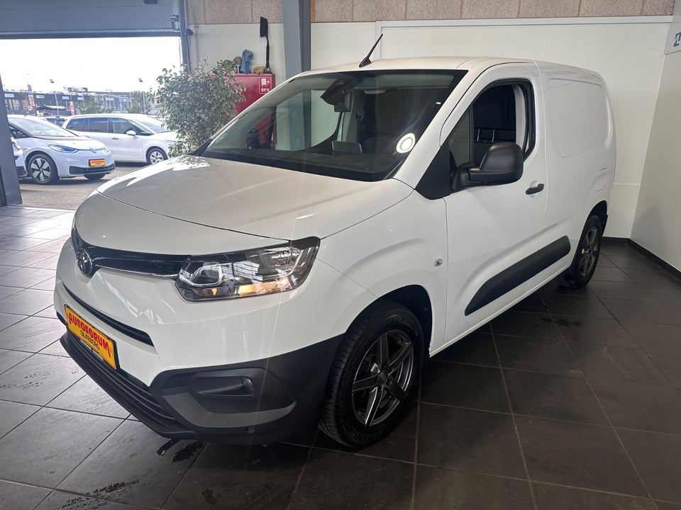 Toyota ProAce City 1,5 D 102 Medium Comfort 5d