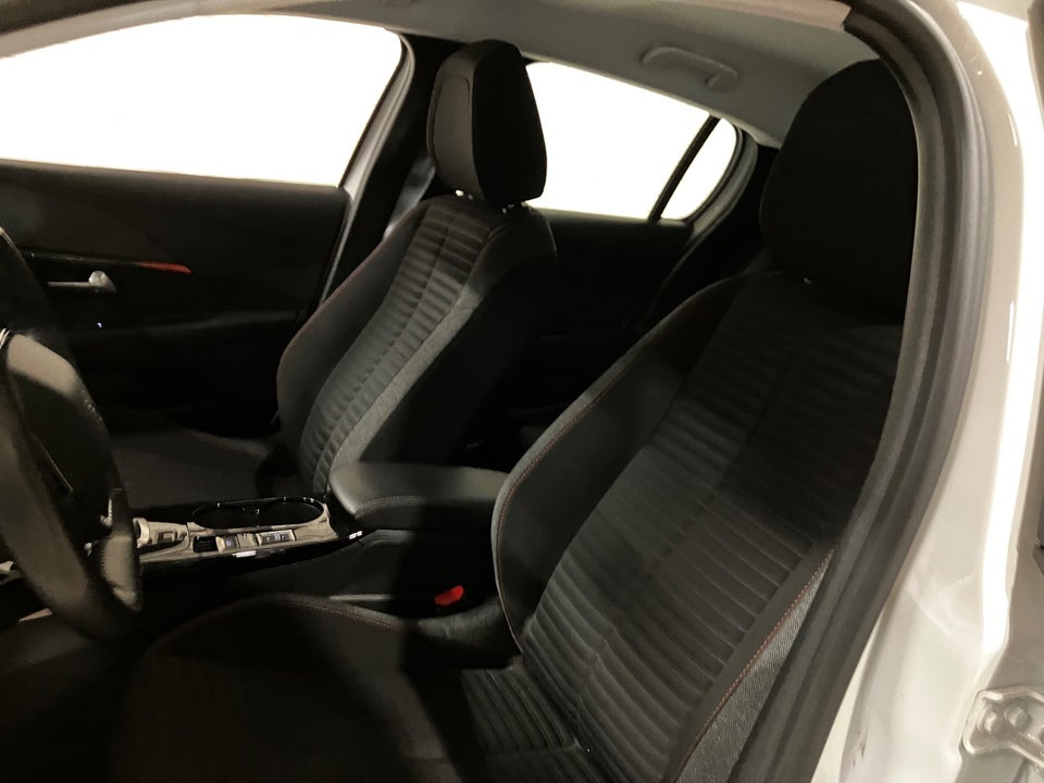 Peugeot e-208 50 Active 5d