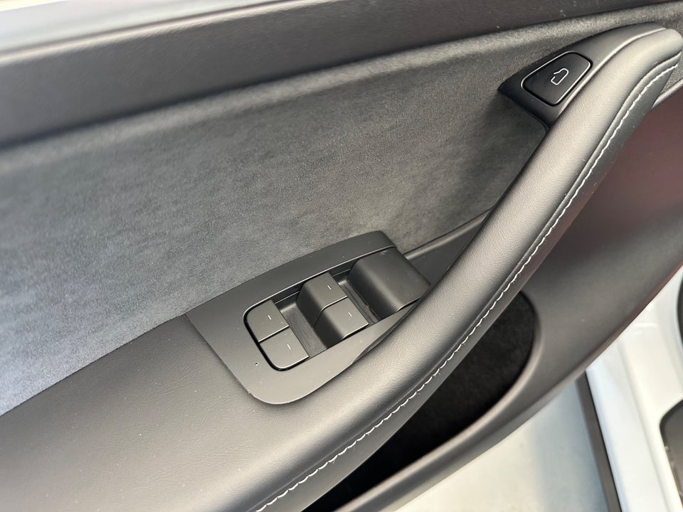 Tesla Model Y RWD 5d