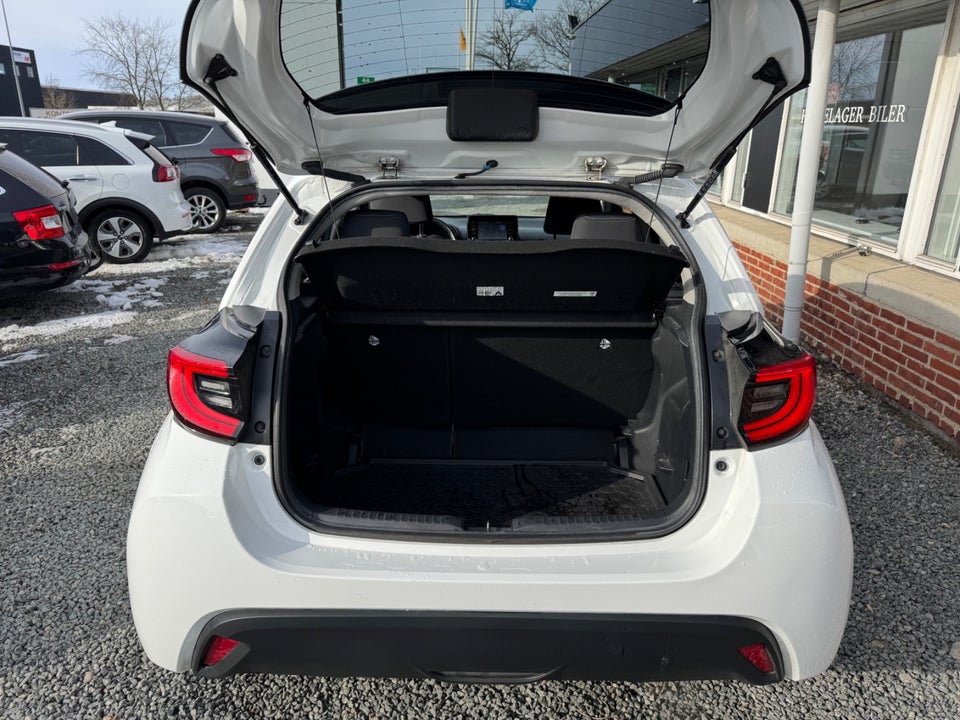 Toyota Yaris 1,5 Hybrid H3 Vision e-CVT 5d