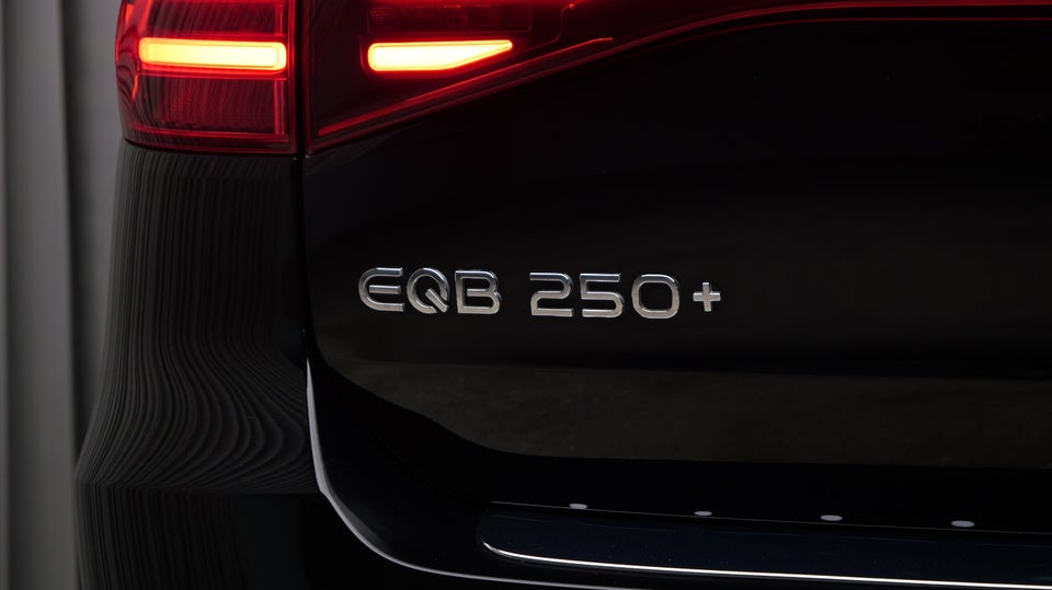 Mercedes EQB250+ AMG Line 5d