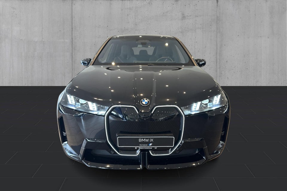 BMW iX xDrive60 Fully Charged 5d