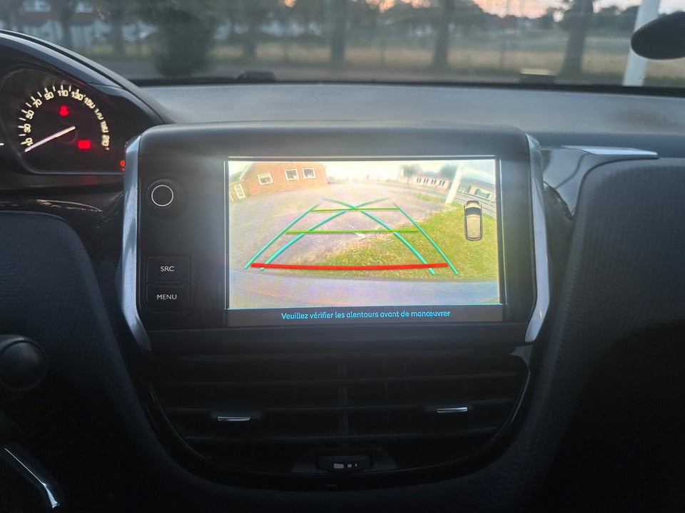 Peugeot 208 1,2 PureTech 82 Allure Sky 5d