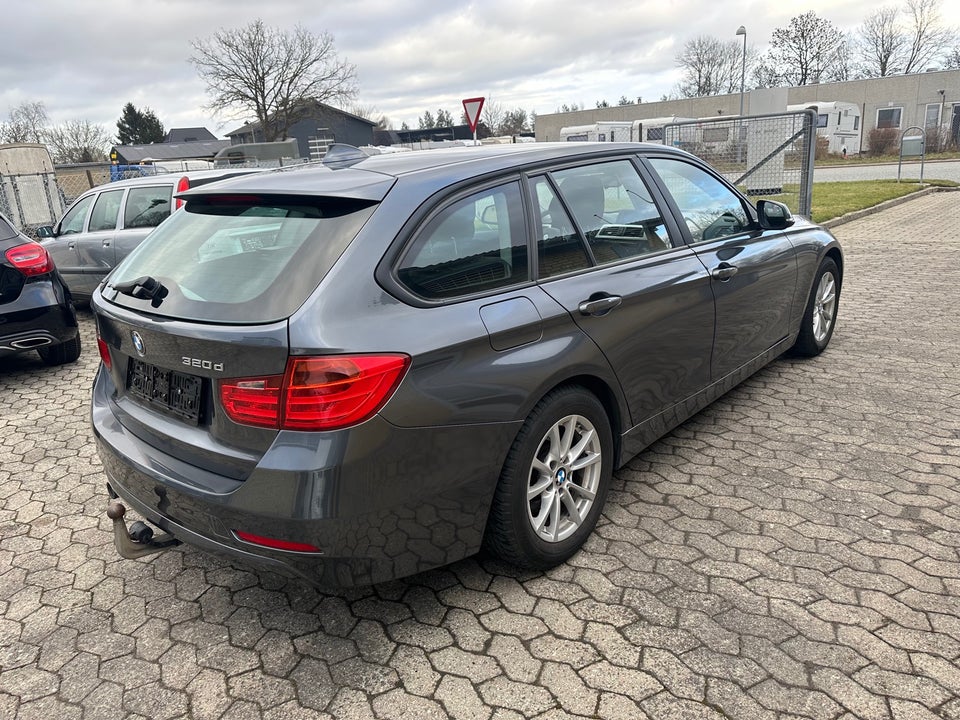 BMW 320d 2,0 Touring aut. 5d