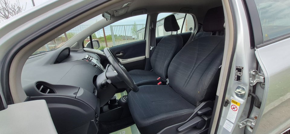 Toyota Yaris 1,3 Sol 5d