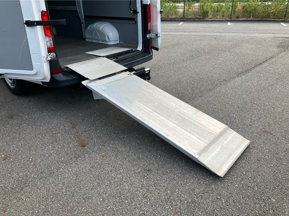 VW Crafter 35 2,0 TDi 177 Kassevogn L3H3 aut.