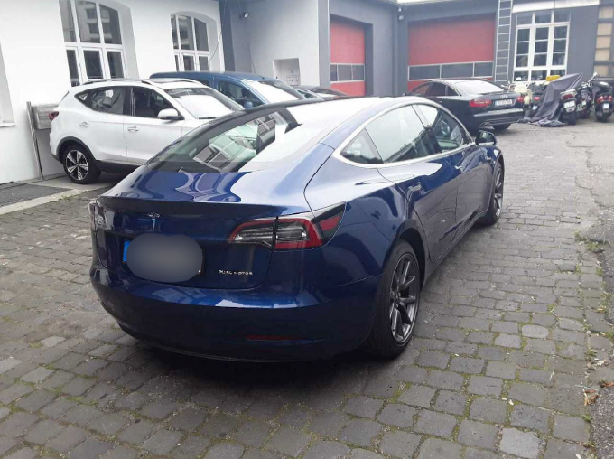 Tesla Model 3 Long Range AWD 4d