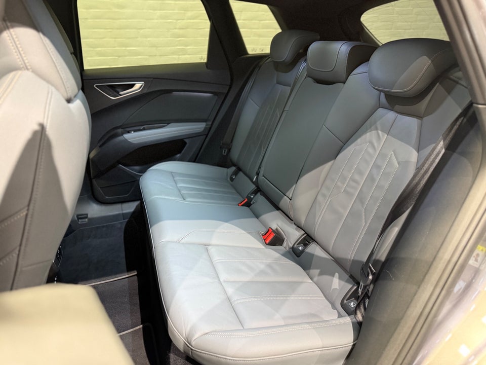 Audi Q4 e-tron 40 S-line 5d