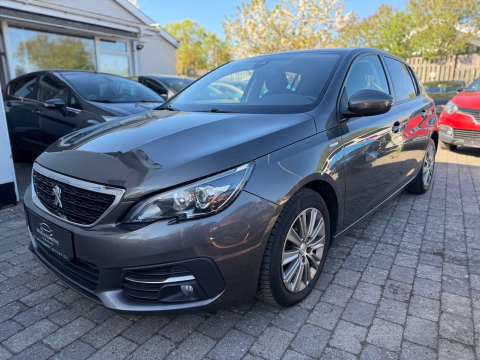 Peugeot 308 1,5 BlueHDi 130 Allure Sky 5d