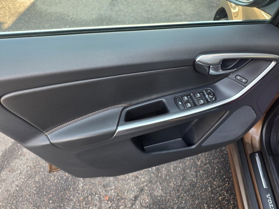 Volvo XC60 2,0 D4 190 Momentum 5d