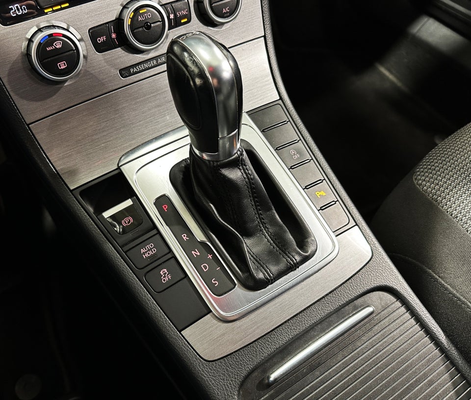 VW Passat 2,0 TDi 140 Comfortline DSG BMT 4d