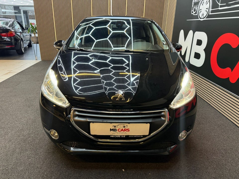 Peugeot 208 1,2 VTi Allure Sky 5d