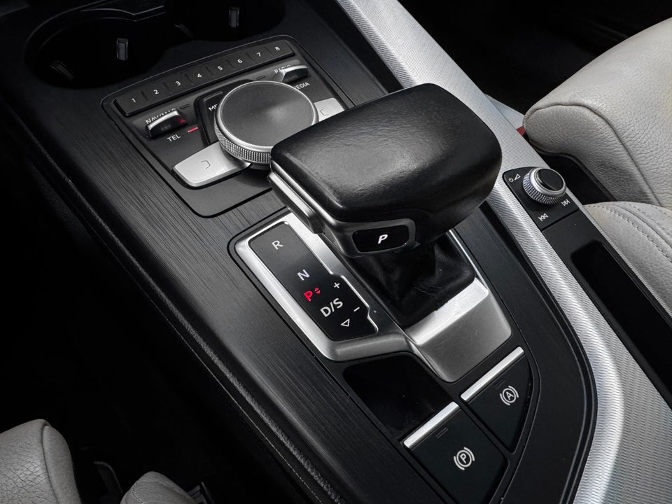 Audi A4 3,0 TDi 218 Sport Avant S-tr. 5d