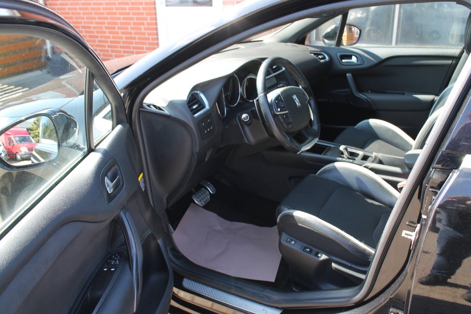 Citroën DS4 1,6 e-HDi 112 Style E6G 5d