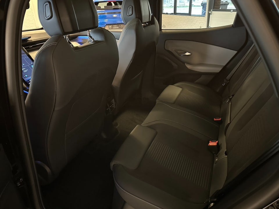 Ford Explorer 82 Premium Extended Range 5d