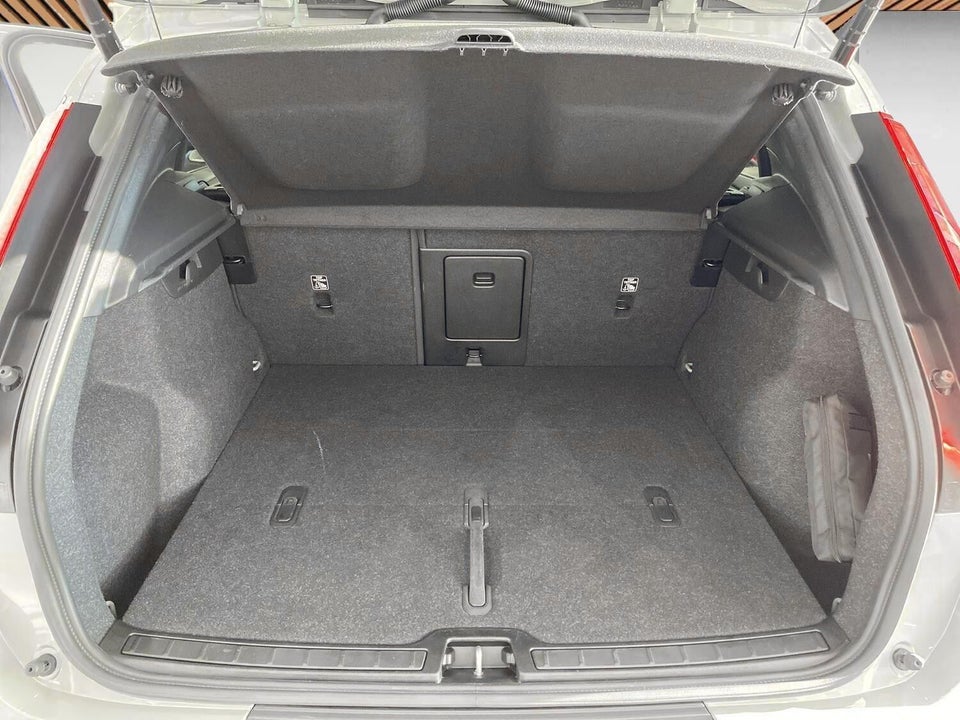 Volvo EX40 Extended Range Black Edition 5d