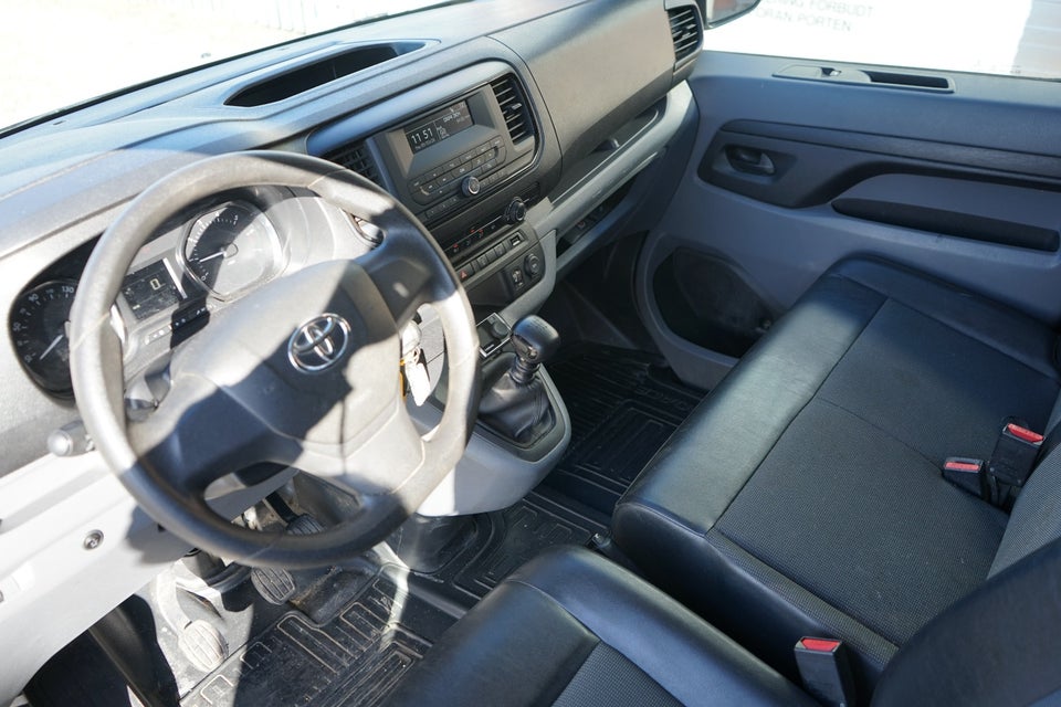 Toyota ProAce 2,0 D 120 Medium Base++ Chassis 2d
