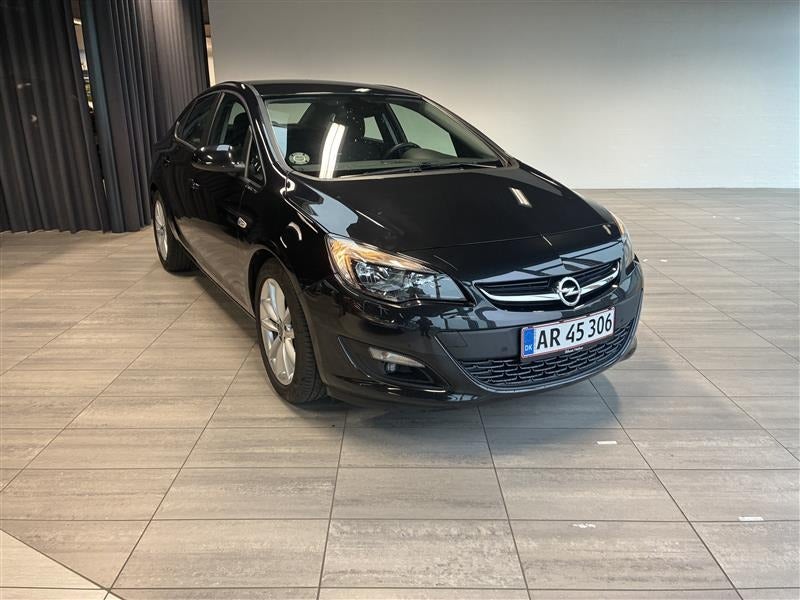 Opel Astra 1,4 T 140 Enjoy 4d