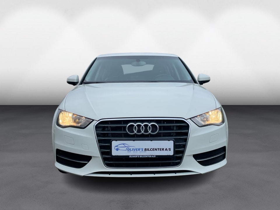 Audi A3 1,6 TDi 110 Attraction Sportback 5d