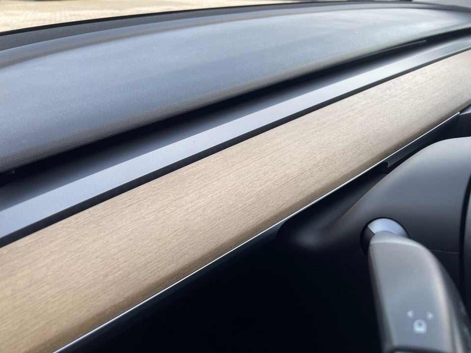 Tesla Model 3 Standard Range+ RWD 4d