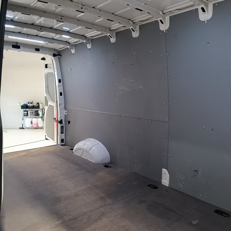 VW Crafter 35 2,0 TDi 177 Kassevogn L4H3