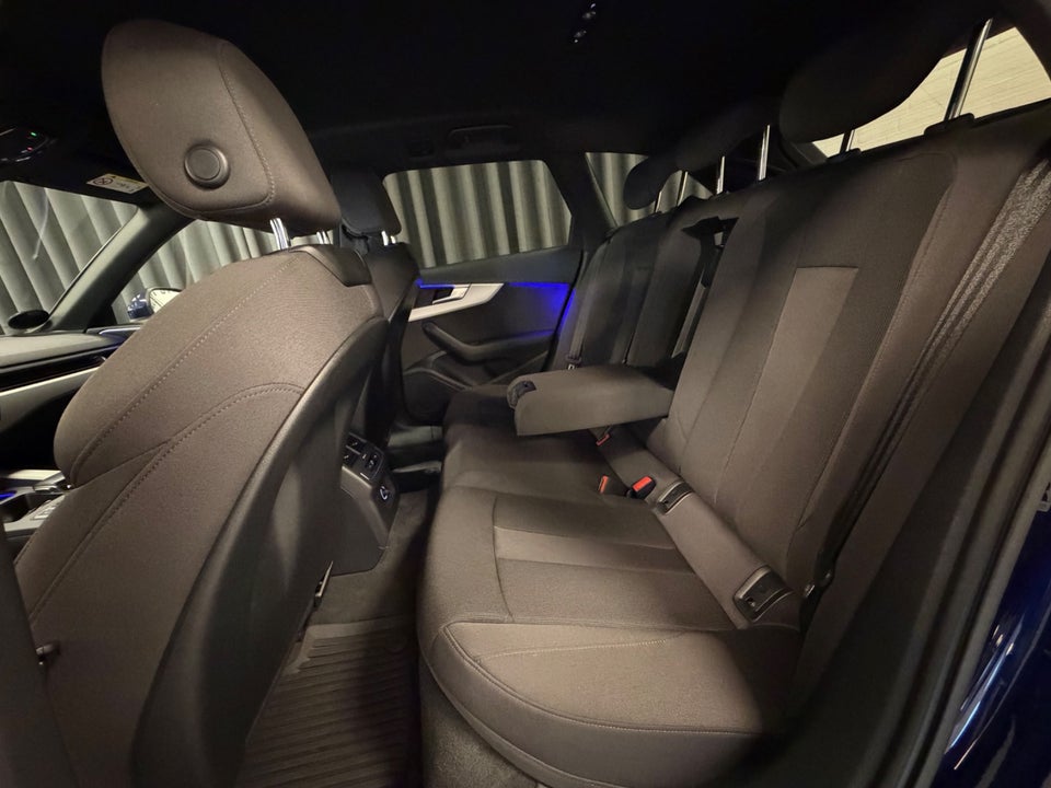 Audi A4 35 TDi S-line Avant S-tr. 5d