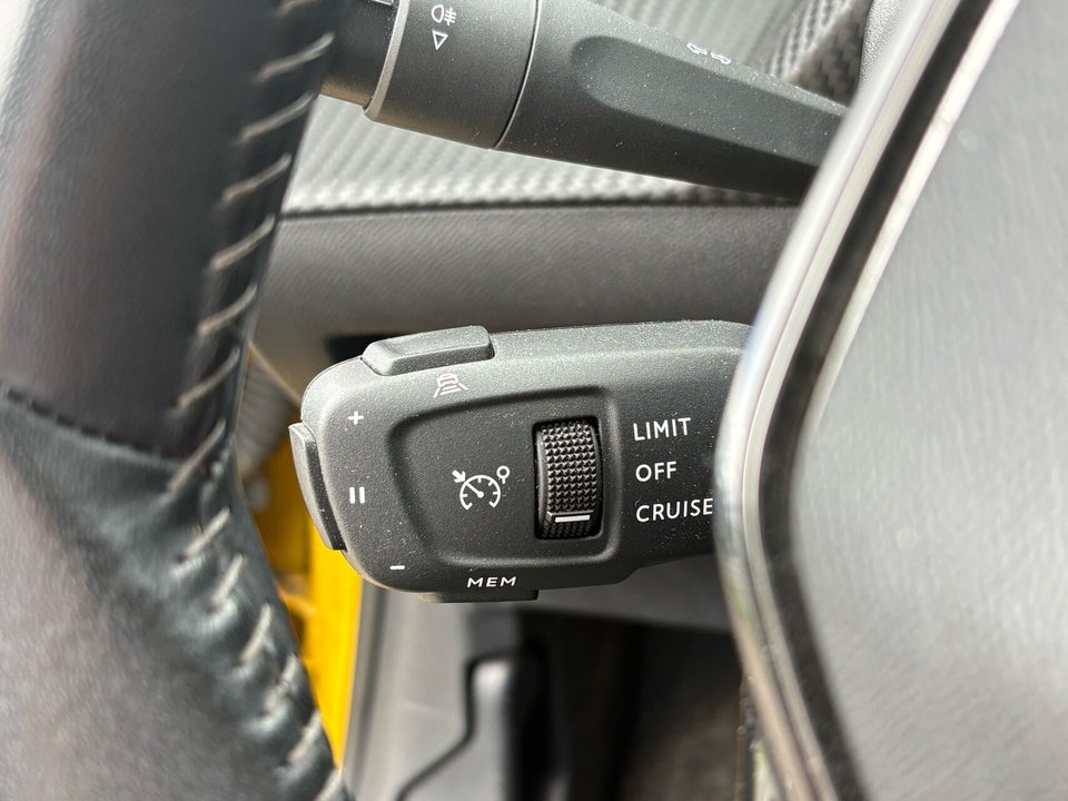 Peugeot 208 1,2 PureTech 100 Allure Sky 5d