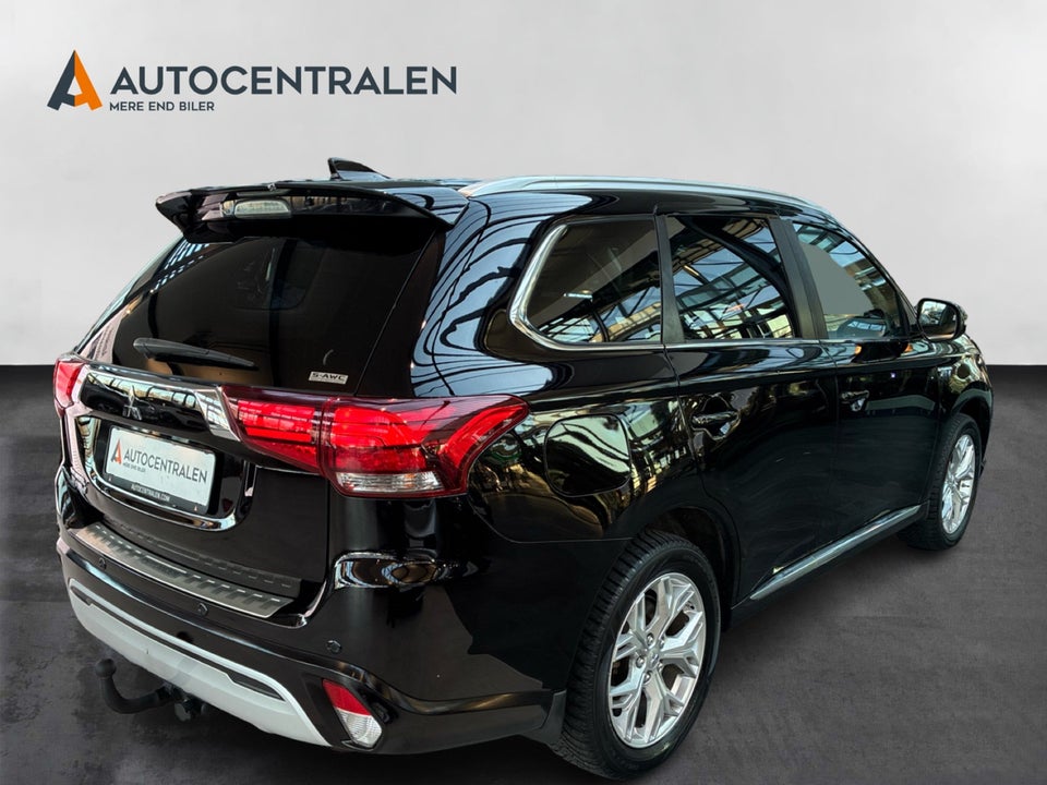 Mitsubishi Outlander 2,4 PHEV Invite CVT 4WD 5d