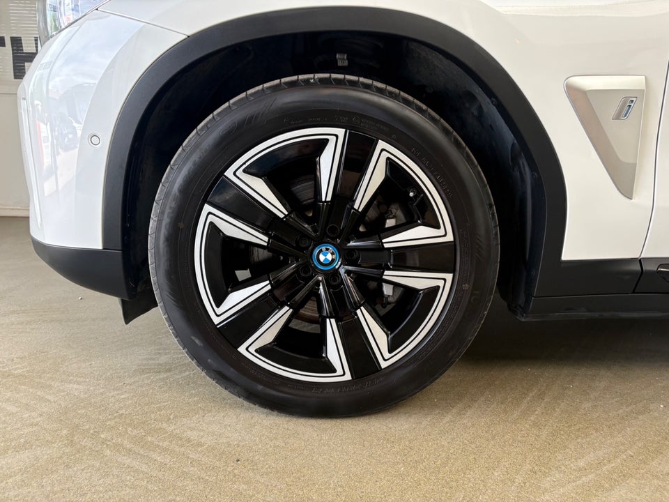 BMW iX3 Charged 5d