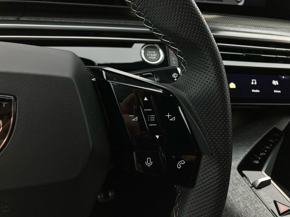 Peugeot e-3008 77 GT Pack 5d