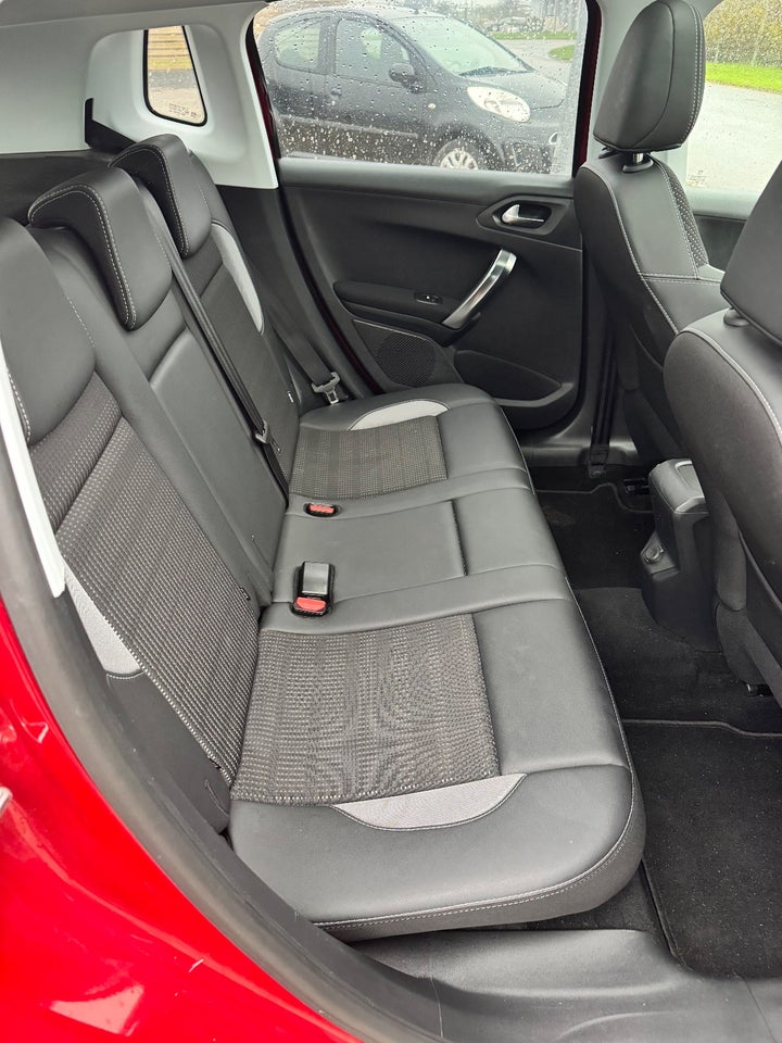 Peugeot 2008 1,6 BlueHDi 100 Allure Sky 5d