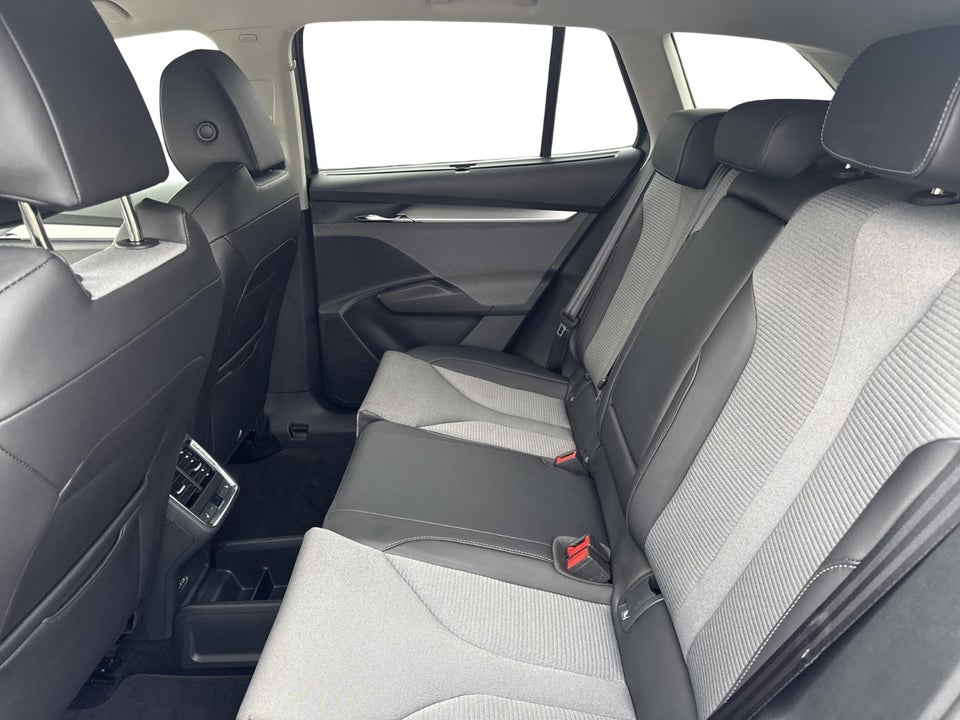 Skoda Enyaq 60 iV Loft 5d