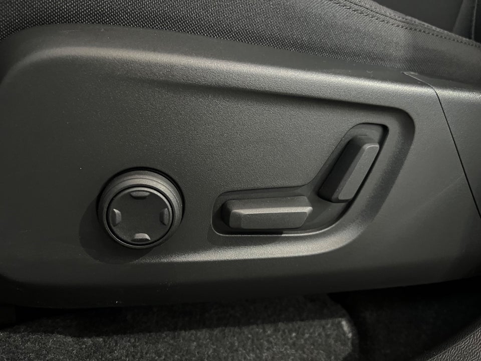 Volvo XC40 ReCharge Extended Range Ultra Dark 5d