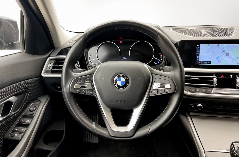 BMW 320i 2,0 Connected aut. 4d