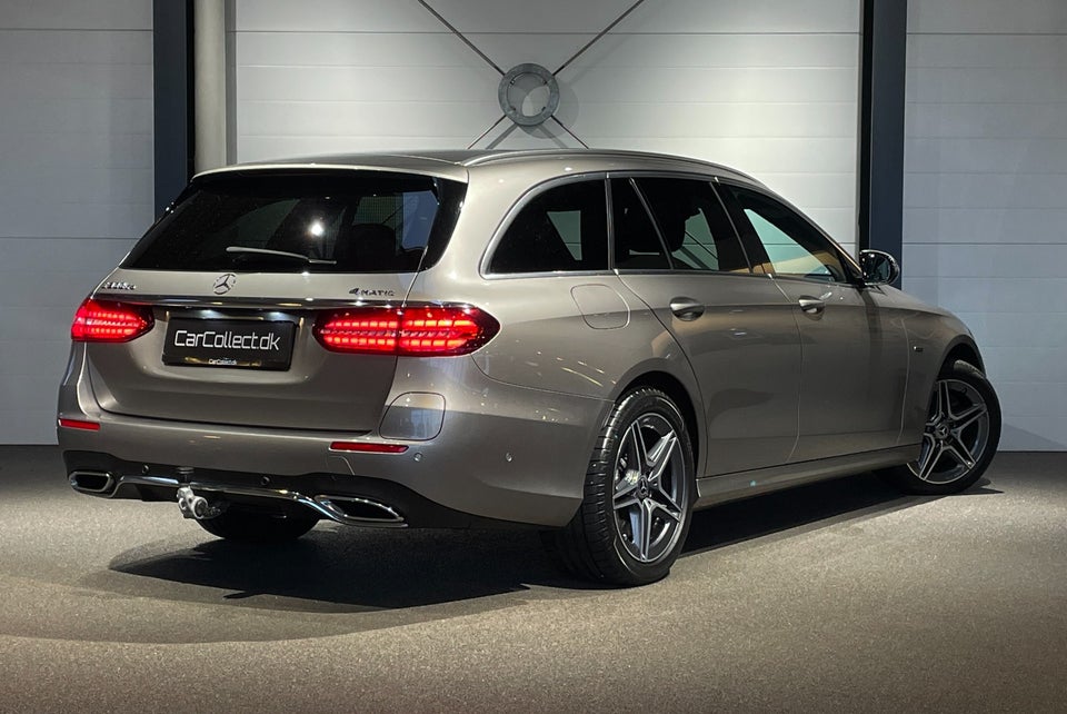 Mercedes E300 de 2,0 AMG Line stc. aut. 4Matic 5d